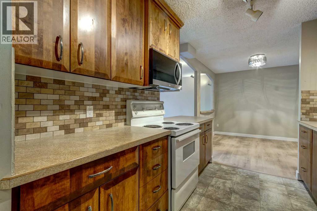 207, 111 14 Avenue Se, Calgary, AB - Indoor Photo Showing Kitchen