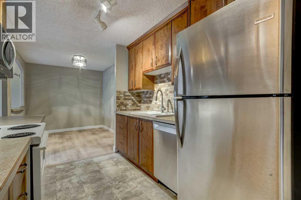 207, 111 14 Avenue Se, Calgary, AB - Indoor Photo Showing Kitchen