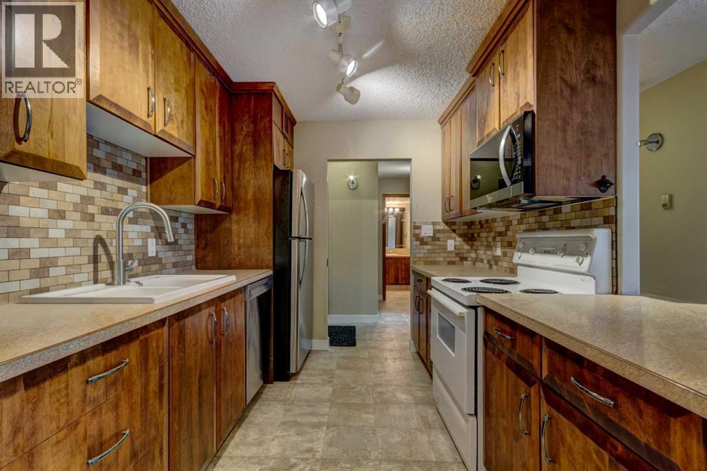 207, 111 14 Avenue Se, Calgary, AB - Indoor Photo Showing Kitchen