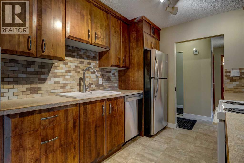 207, 111 14 Avenue Se, Calgary, AB - Indoor Photo Showing Kitchen