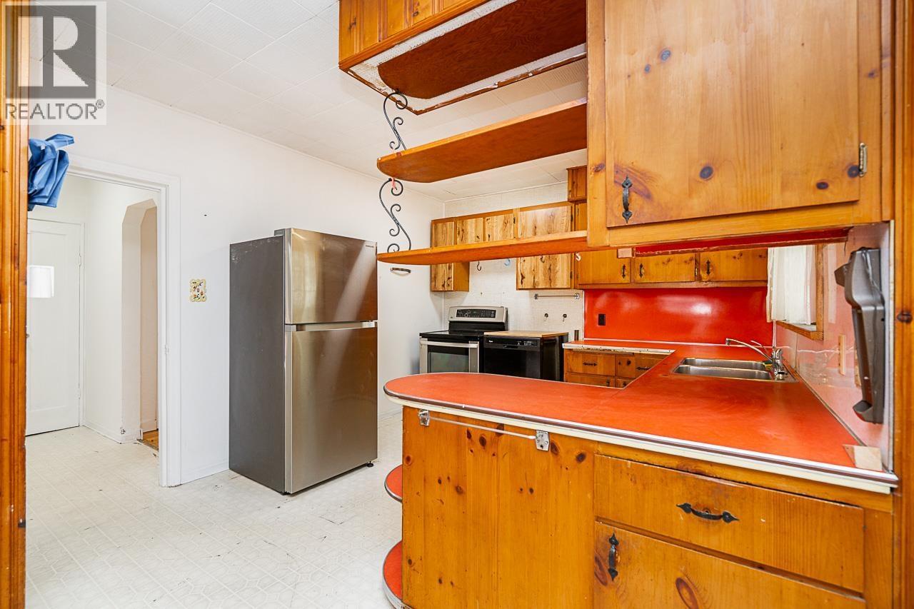 2212 Old Dollarton Road, North Vancouver, BC