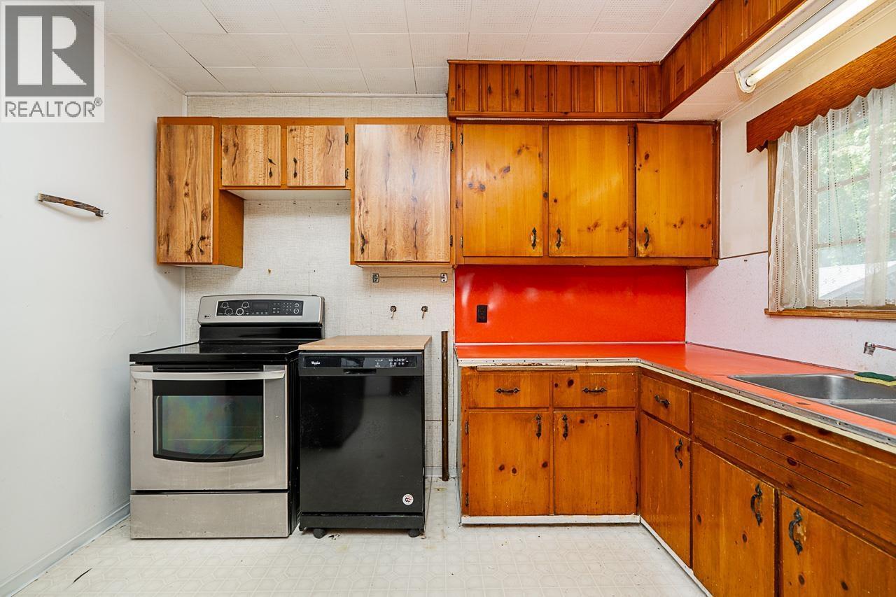 2212 Old Dollarton Road, North Vancouver, BC