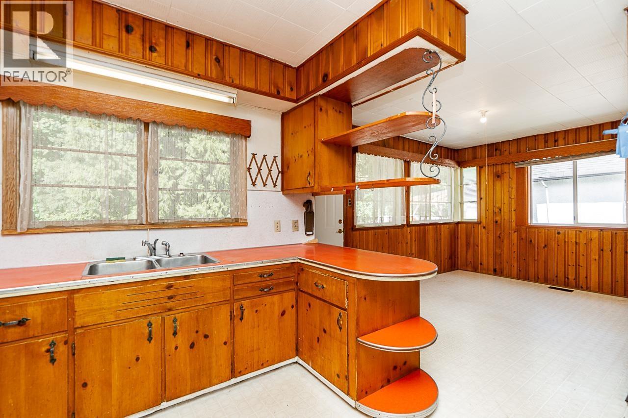 2212 Old Dollarton Road, North Vancouver, BC