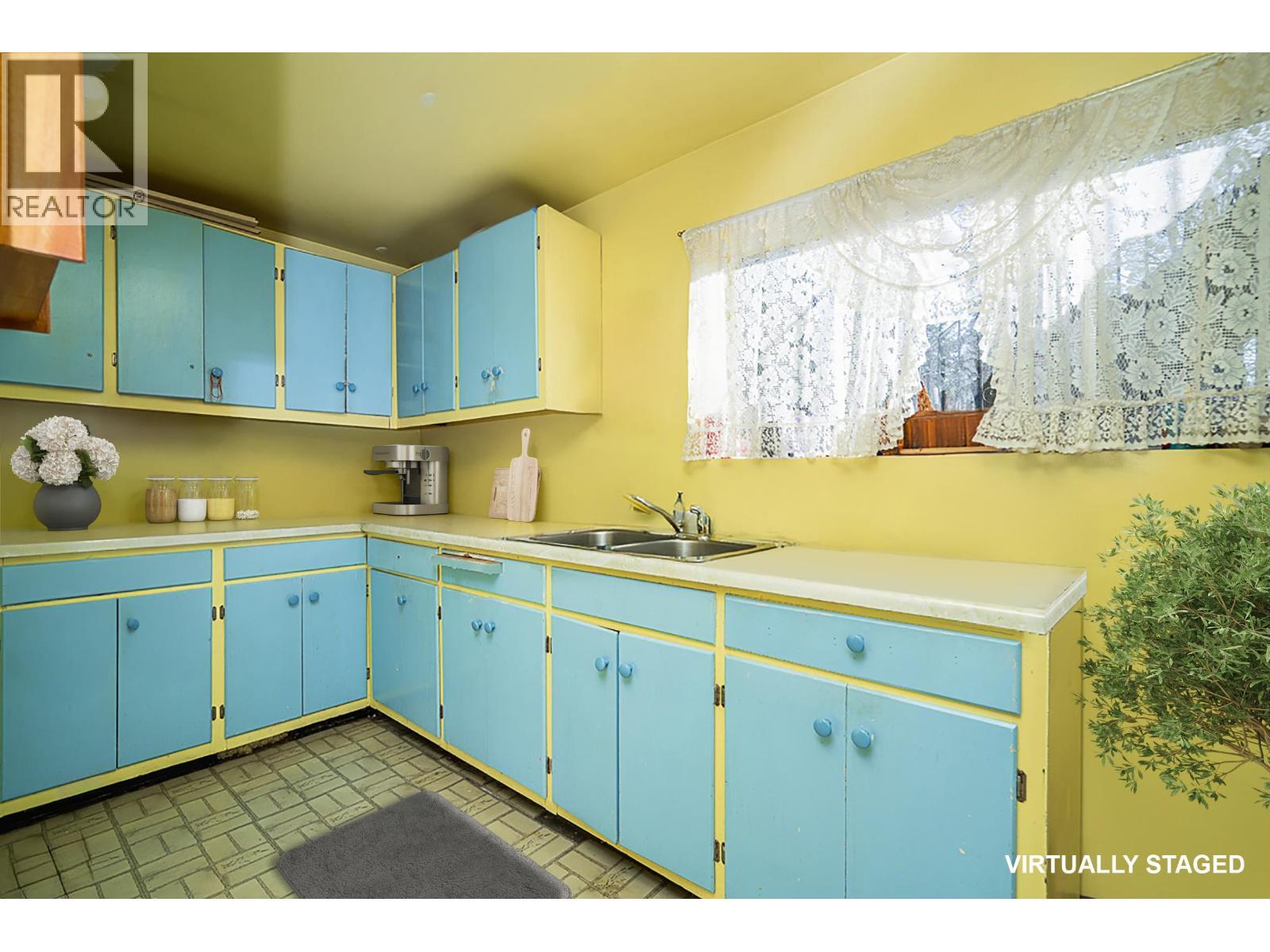 2212 Old Dollarton Road, North Vancouver, BC