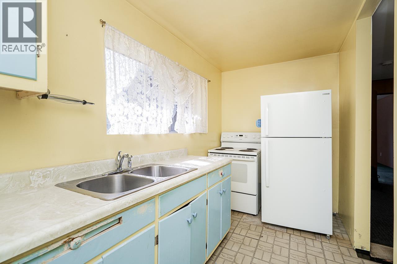 2212 Old Dollarton Road, North Vancouver, BC