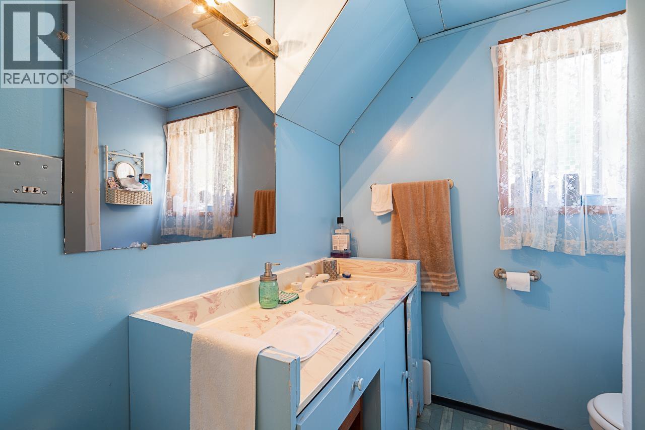 2212 Old Dollarton Road, North Vancouver, BC