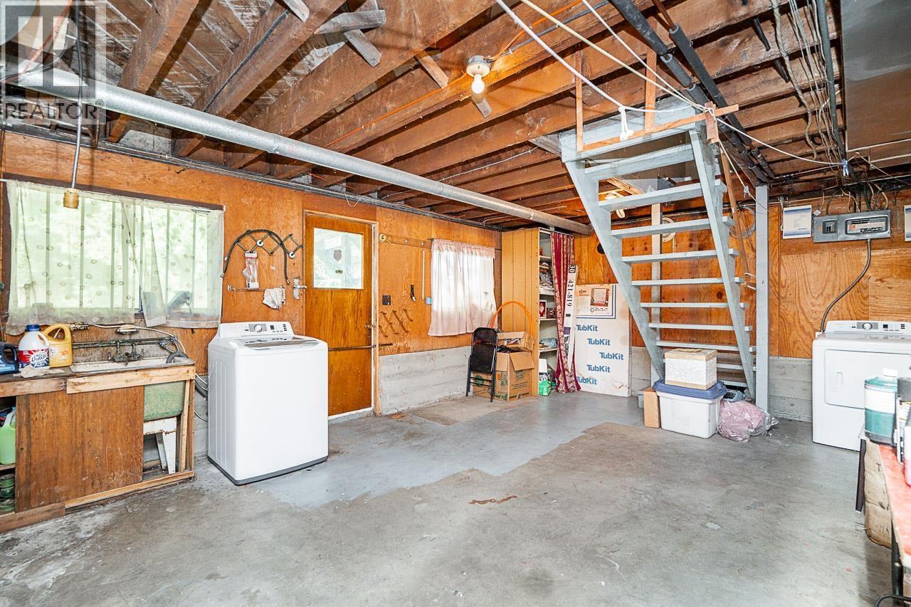 2212 Old Dollarton Road, North Vancouver, BC