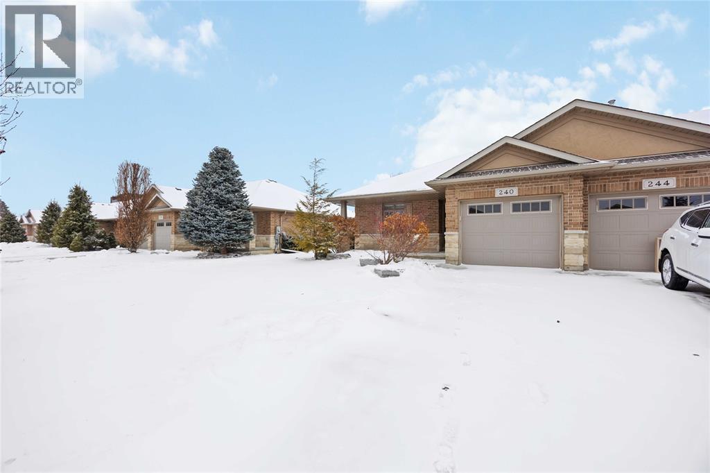 240 Bentley Avenue, Sarnia, ON - Outdoor