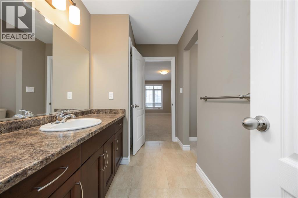 240 Bentley Avenue, Sarnia, ON - Indoor Photo Showing Bathroom