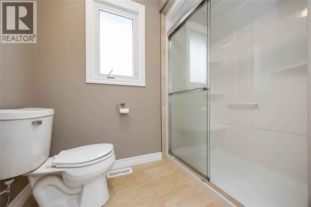 240 Bentley Avenue, Sarnia, ON - Indoor Photo Showing Bathroom