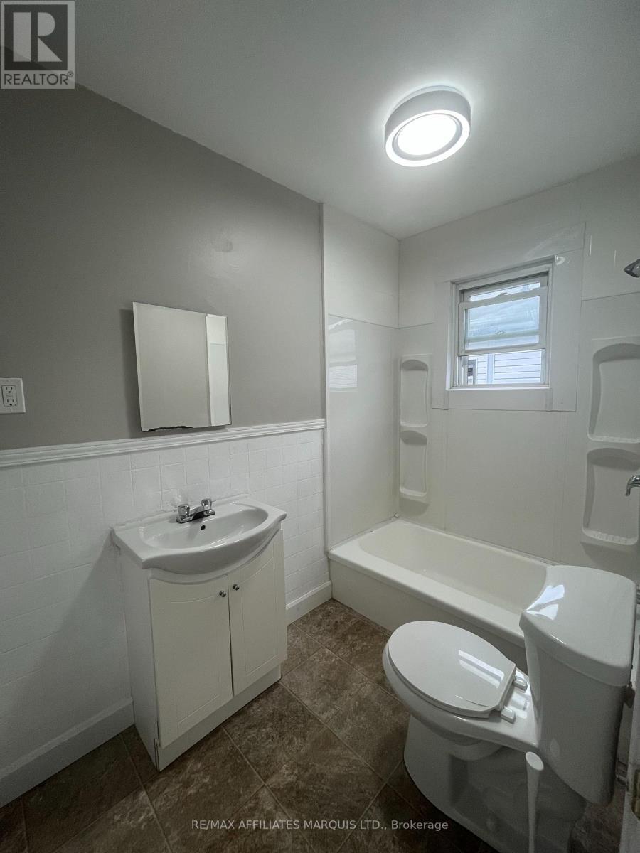 907 Second Street E, Cornwall, ON - Indoor Photo Showing Bathroom
