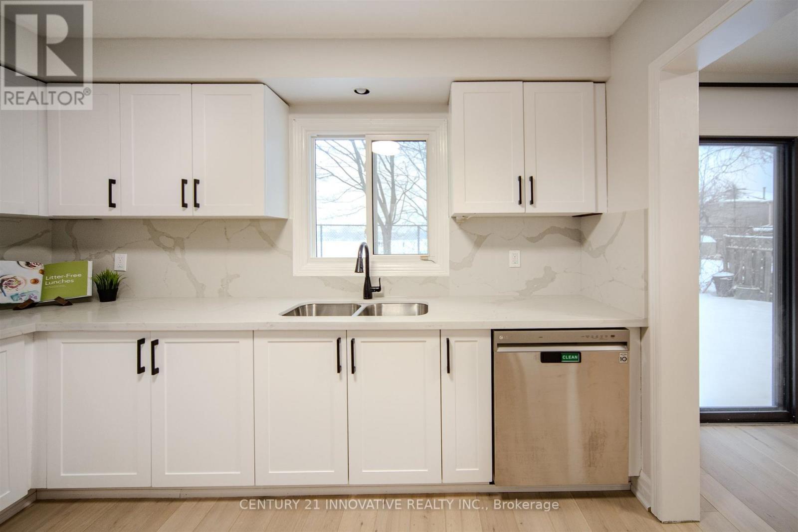 20 Muirbank Boulevard, Toronto, ON - Indoor Photo Showing Kitchen With Double Sink
