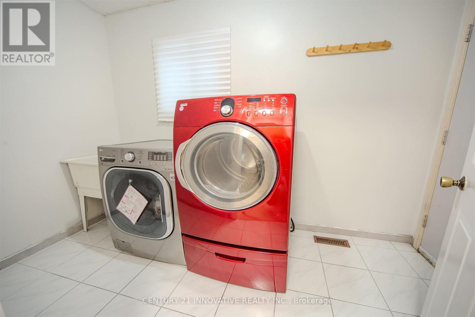 20 Muirbank Boulevard, Toronto, ON - Indoor Photo Showing Laundry Room