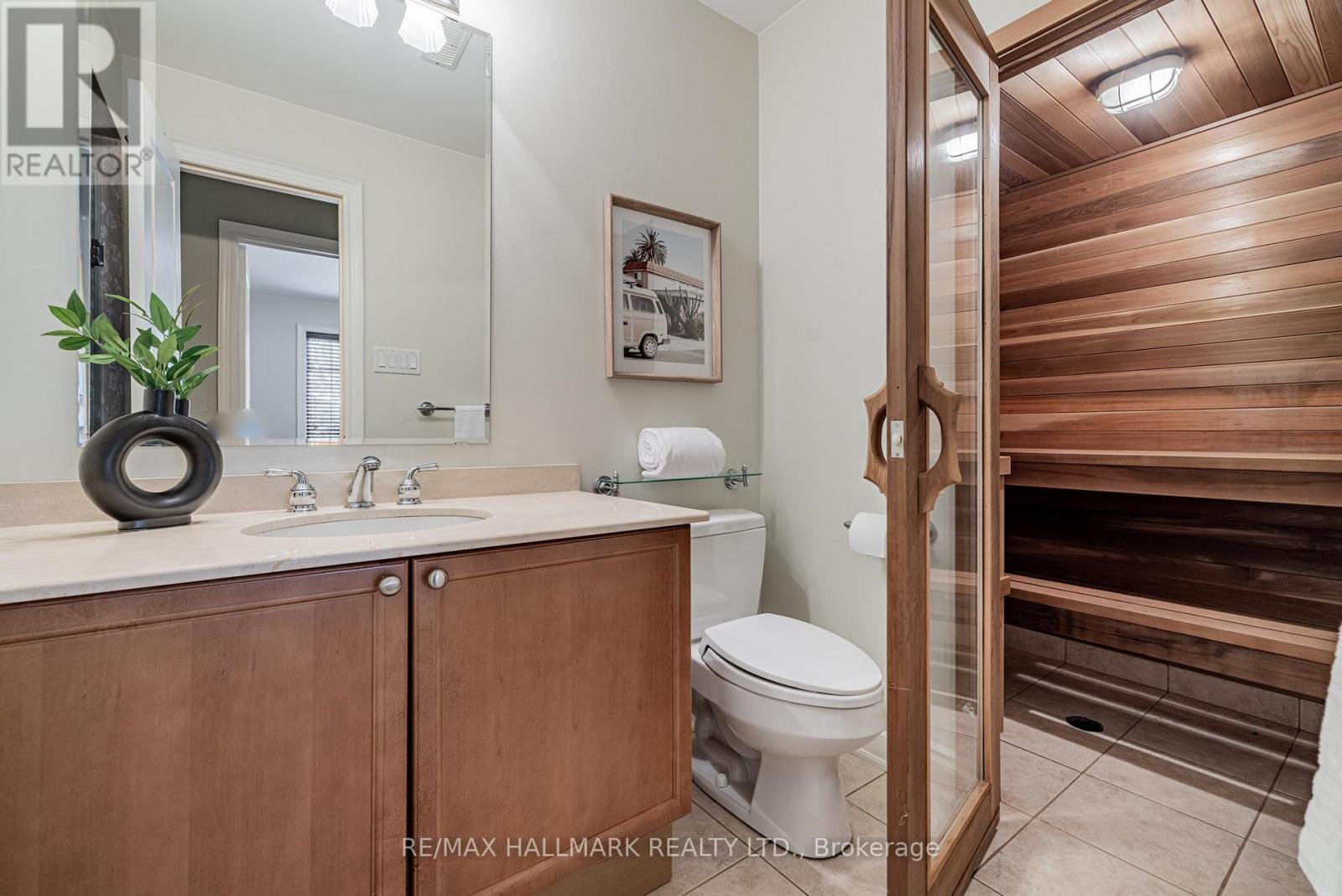 48 Stonecliffe Crescent, Aurora, ON - Indoor Photo Showing Bathroom