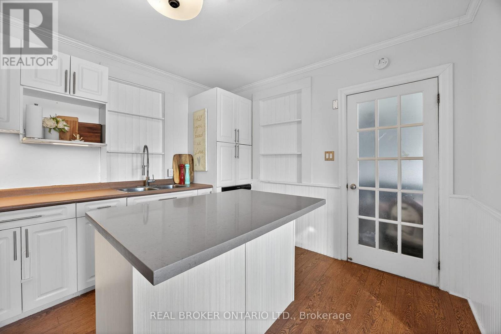 5520 County Road 90 Road, Springwater, ON - Indoor Photo Showing Kitchen With Double Sink