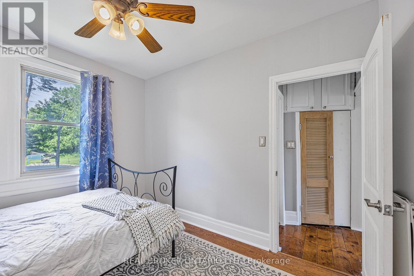 5520 County Road 90 Road, Springwater, ON - Indoor Photo Showing Bedroom