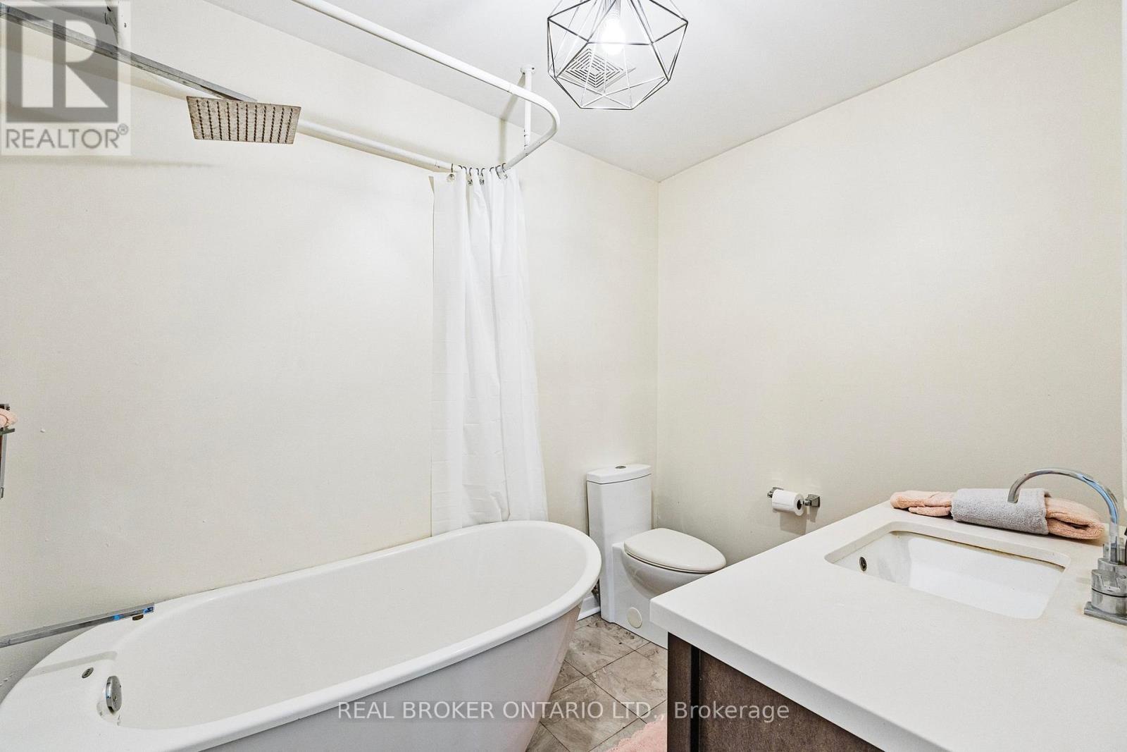 5520 County Road 90 Road, Springwater, ON - Indoor Photo Showing Bathroom