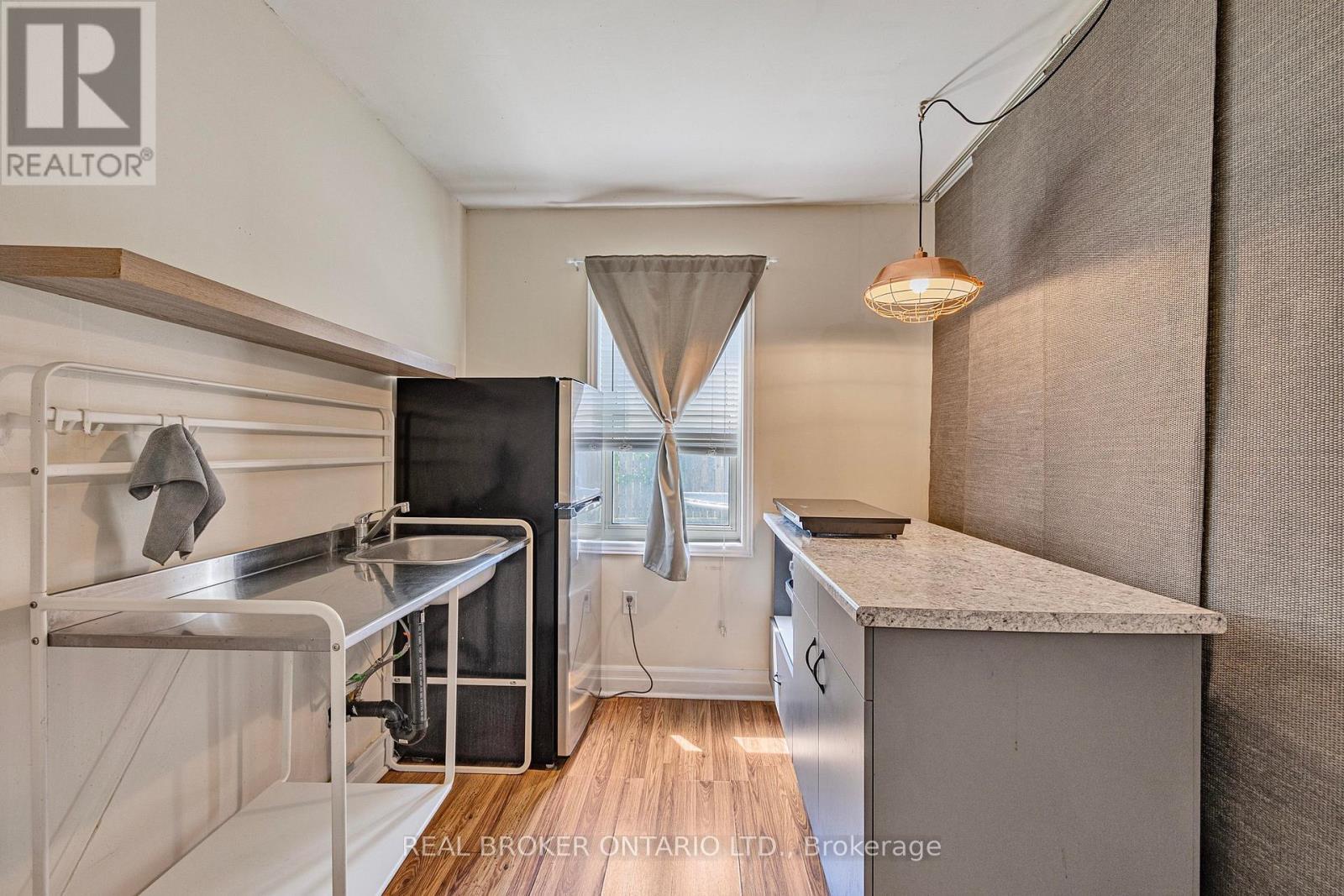 5520 County Road 90 Road, Springwater, ON - Indoor Photo Showing Kitchen
