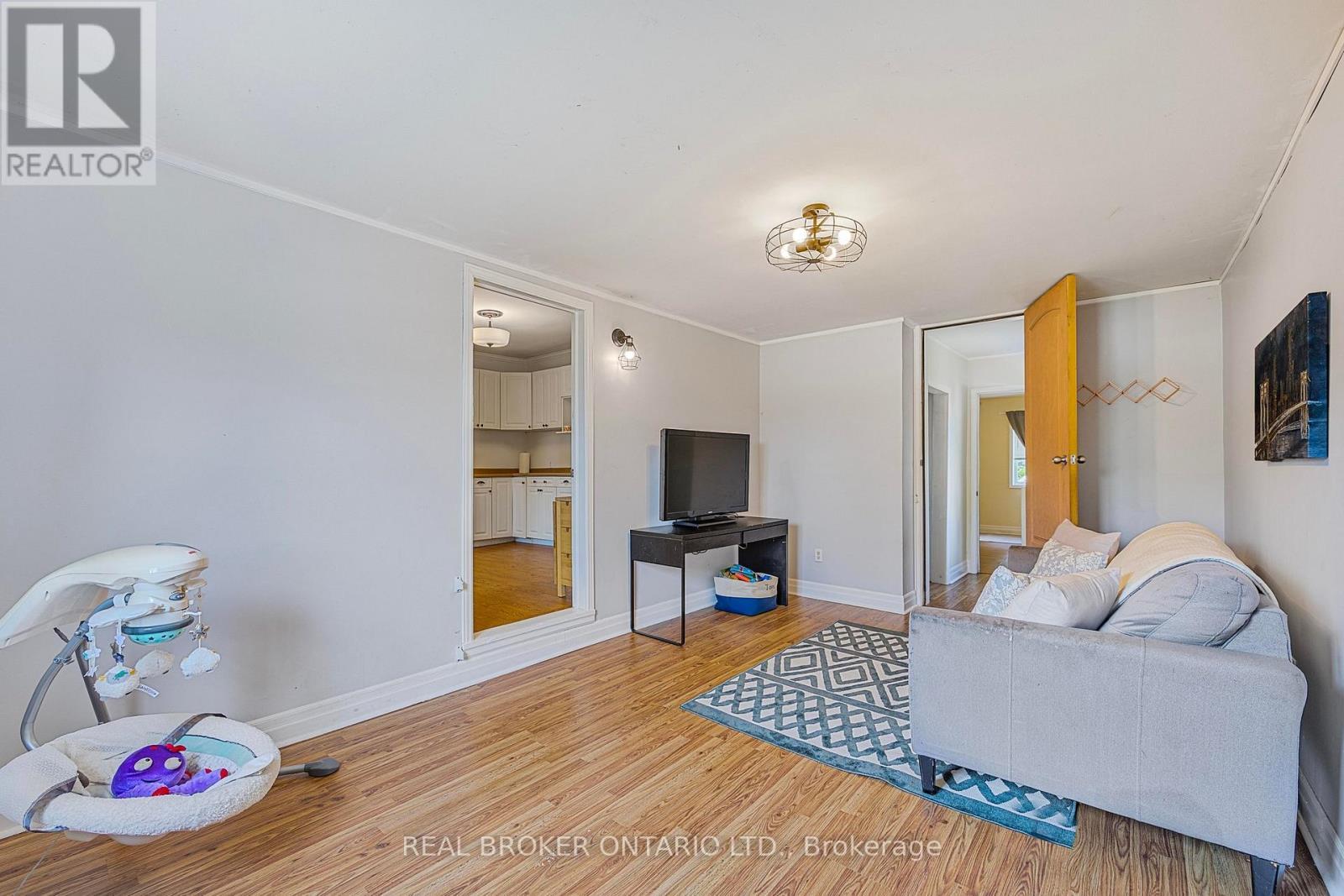 5520 County Road 90 Road, Springwater, ON - Indoor Photo Showing Living Room