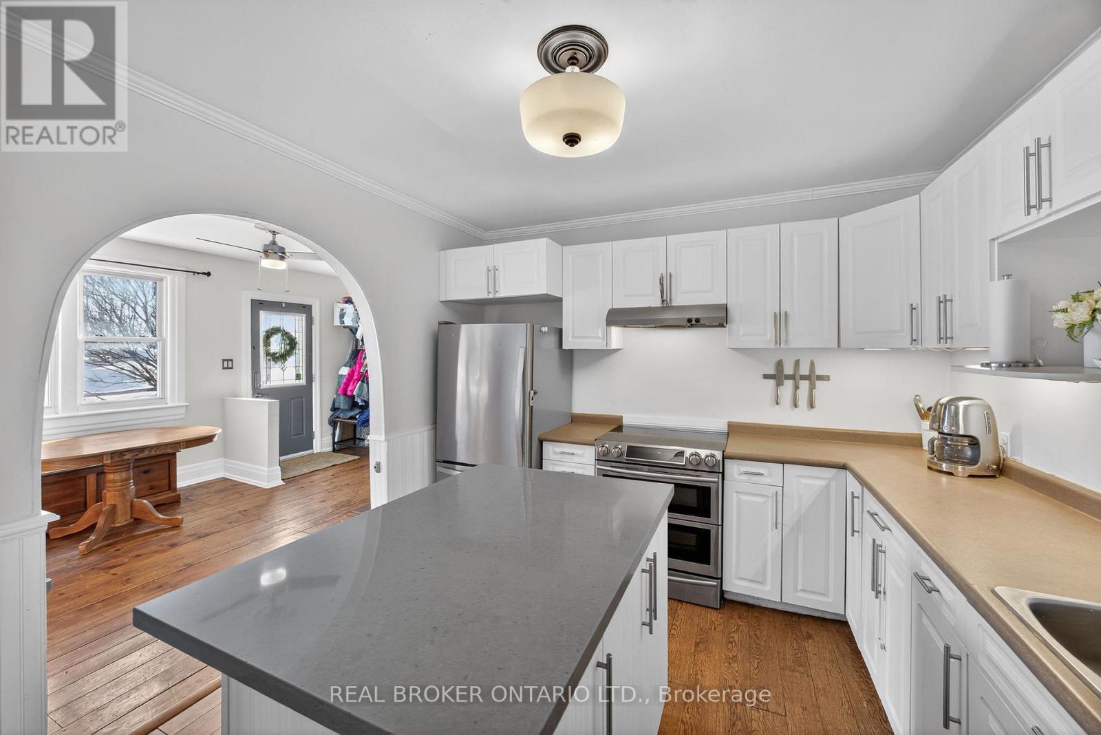 5520 County Road 90 Road, Springwater, ON - Indoor Photo Showing Kitchen With Upgraded Kitchen