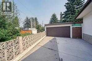 10212 8 Street Sw, Calgary, AB - Outdoor