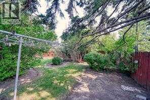 10212 8 Street Sw, Calgary, AB - Outdoor