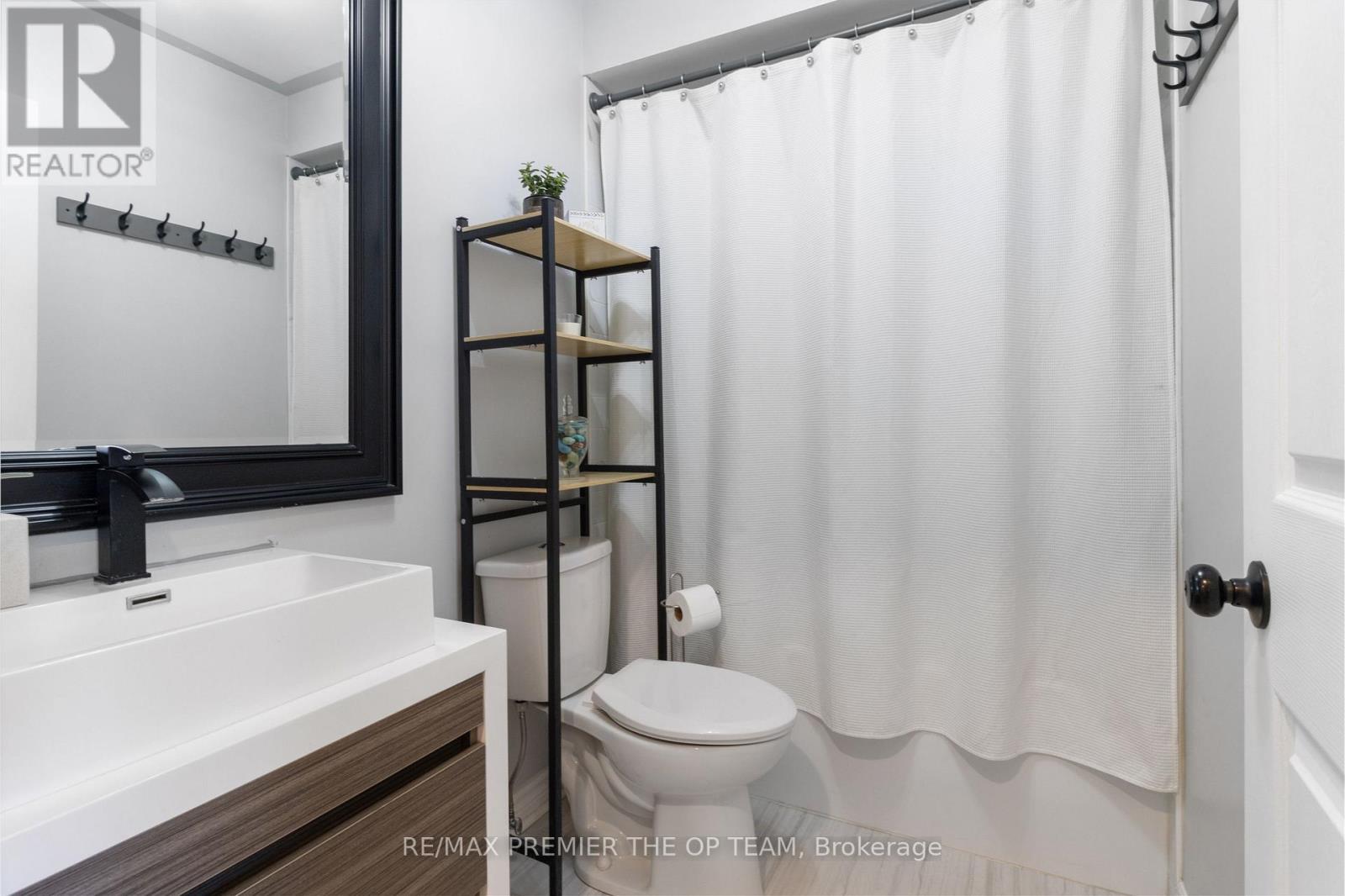 28 Kelso Crescent, Vaughan, ON - Indoor Photo Showing Bathroom