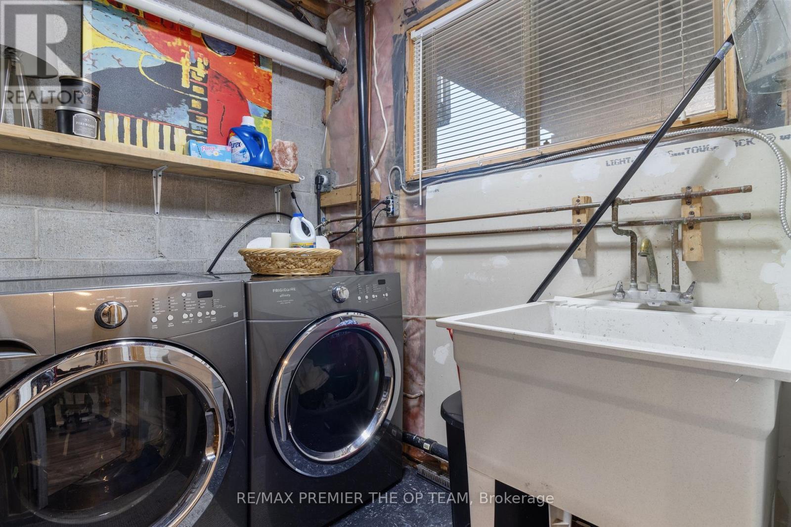 28 Kelso Crescent, Vaughan, ON - Indoor Photo Showing Laundry Room
