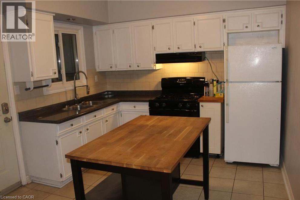 29 Oxford Street, Hamilton, ON - Indoor Photo Showing Kitchen