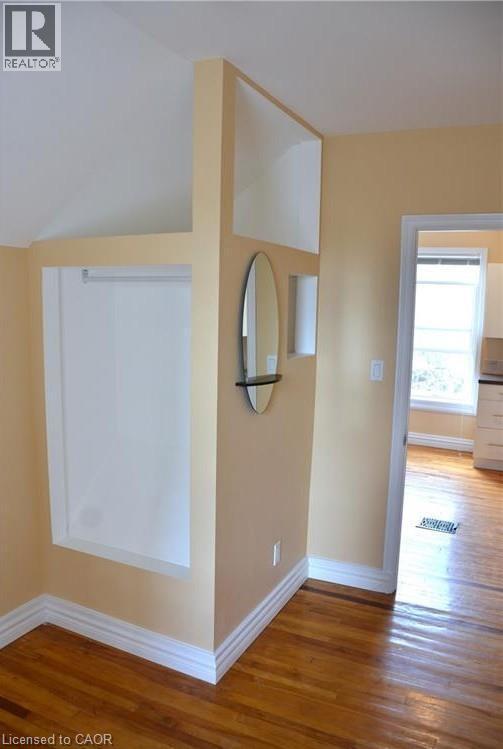 29 Oxford Street, Hamilton, ON - Indoor Photo Showing Other Room