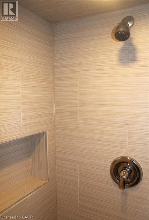 29 Oxford Street, Hamilton, ON - Indoor Photo Showing Other Room