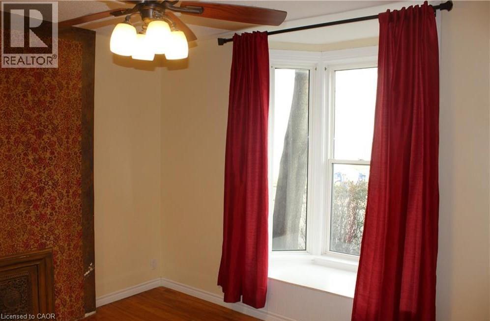 29 Oxford Street, Hamilton, ON - Indoor Photo Showing Other Room