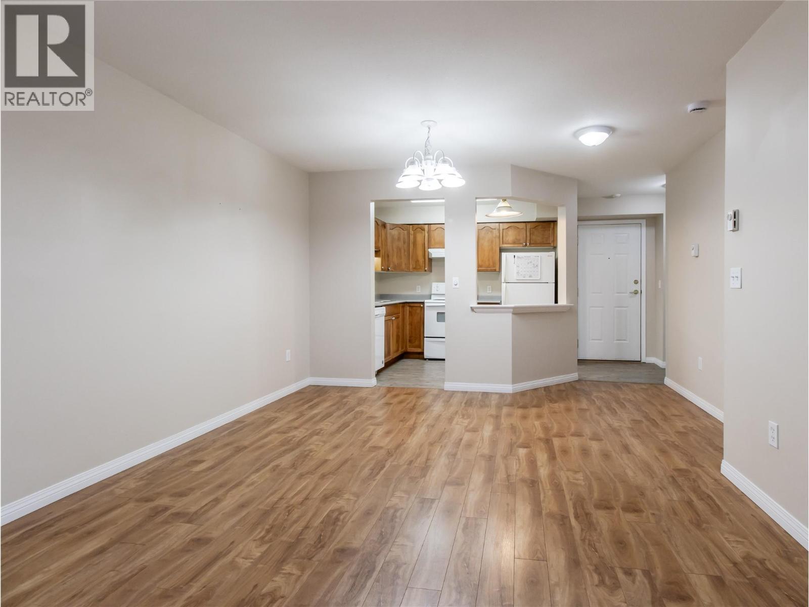 640 3 Street Sw Unit# 107, Salmon Arm, BC - Indoor Photo Showing Kitchen