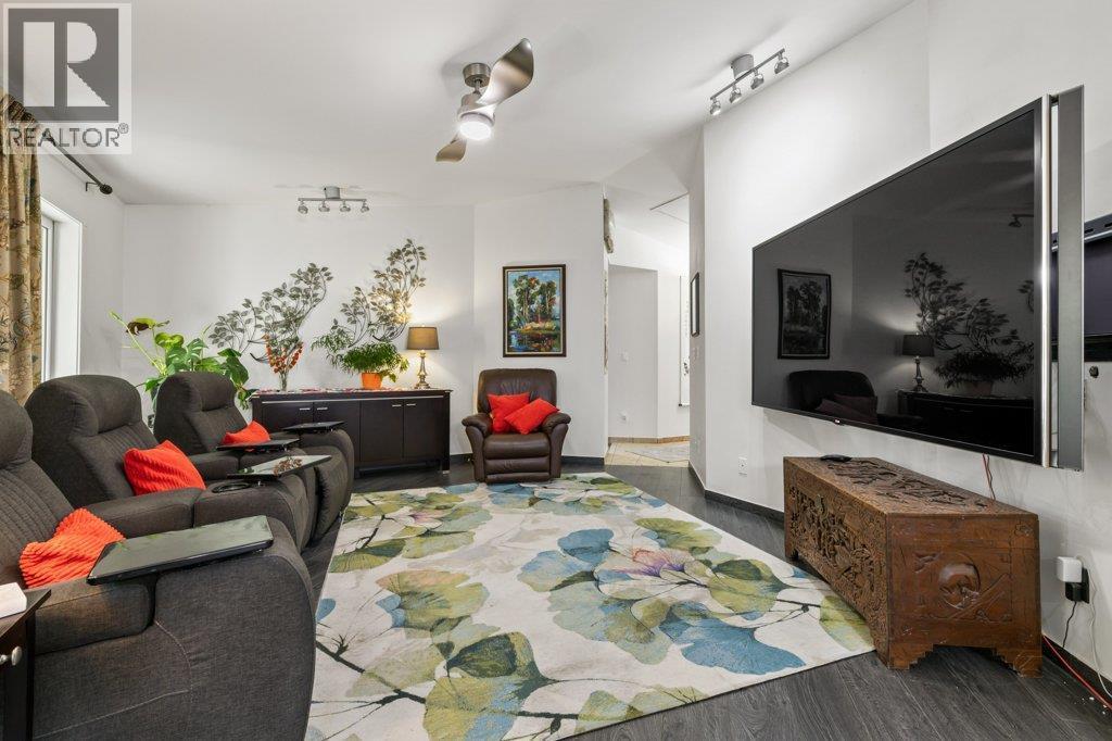 2245 Bennett Road, Kelowna, BC - Indoor Photo Showing Living Room