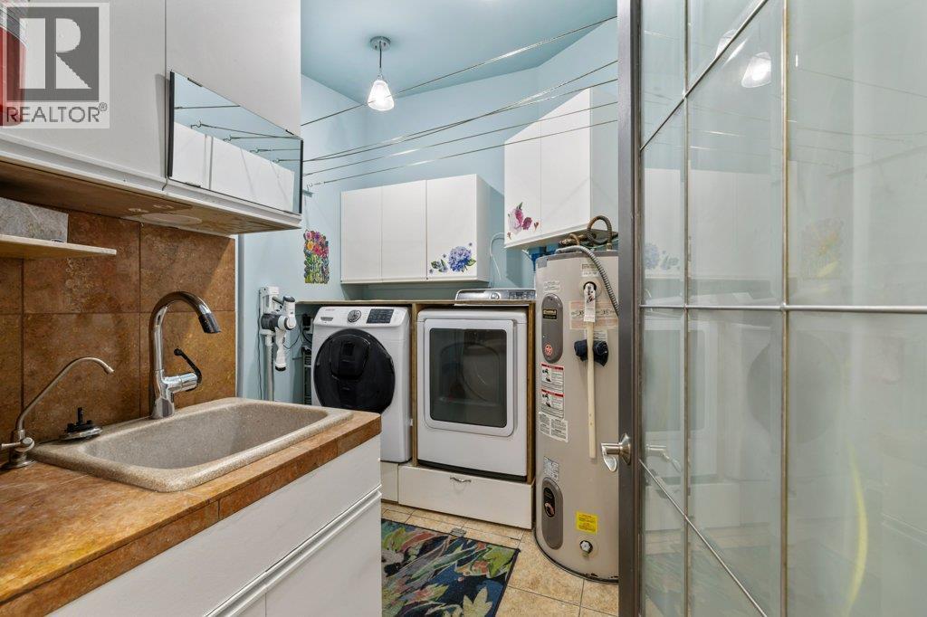 Large laundry room with tons of space. - 2245 Bennett Road, Kelowna, BC - Indoor Photo Showing Laundry Room