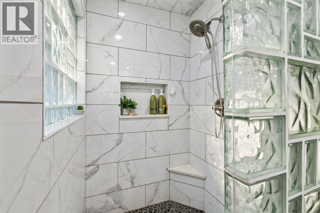 2245 Bennett Road, Kelowna, BC - Indoor Photo Showing Bathroom