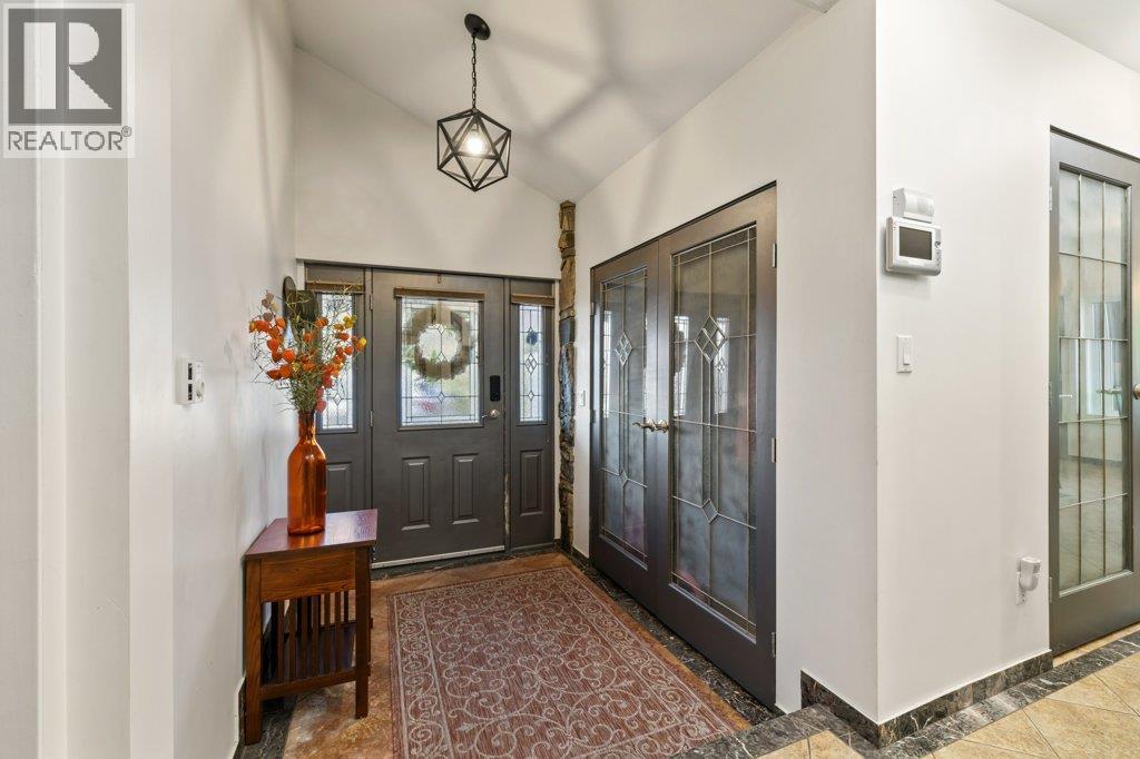 Bright open entry. - 2245 Bennett Road, Kelowna, BC - Indoor Photo Showing Other Room