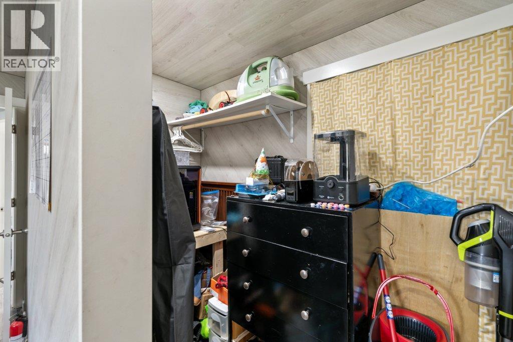 2245 Bennett Road, Kelowna, BC - Indoor