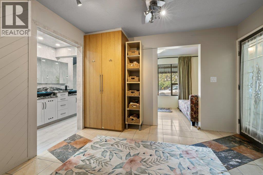 2245 Bennett Road, Kelowna, BC - Indoor