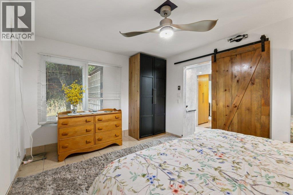 Large roomy bedrooms. - 2245 Bennett Road, Kelowna, BC - Indoor Photo Showing Bedroom