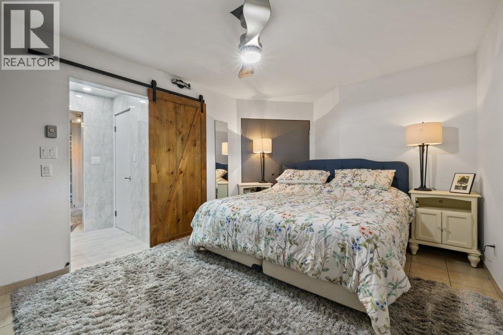 2245 Bennett Road, Kelowna, BC - Indoor Photo Showing Bedroom