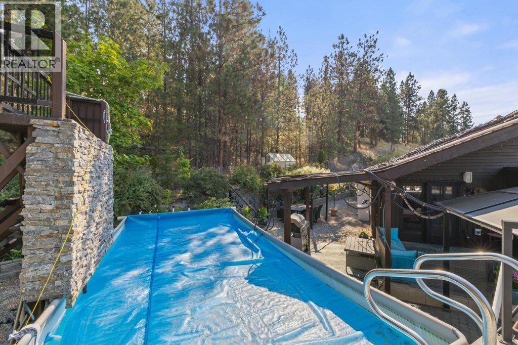 Pool. - 2245 Bennett Road, Kelowna, BC - Outdoor With In Ground Pool