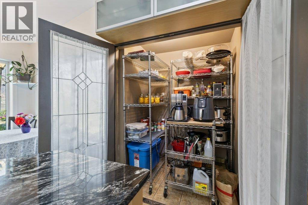 2245 Bennett Road, Kelowna, BC - Indoor