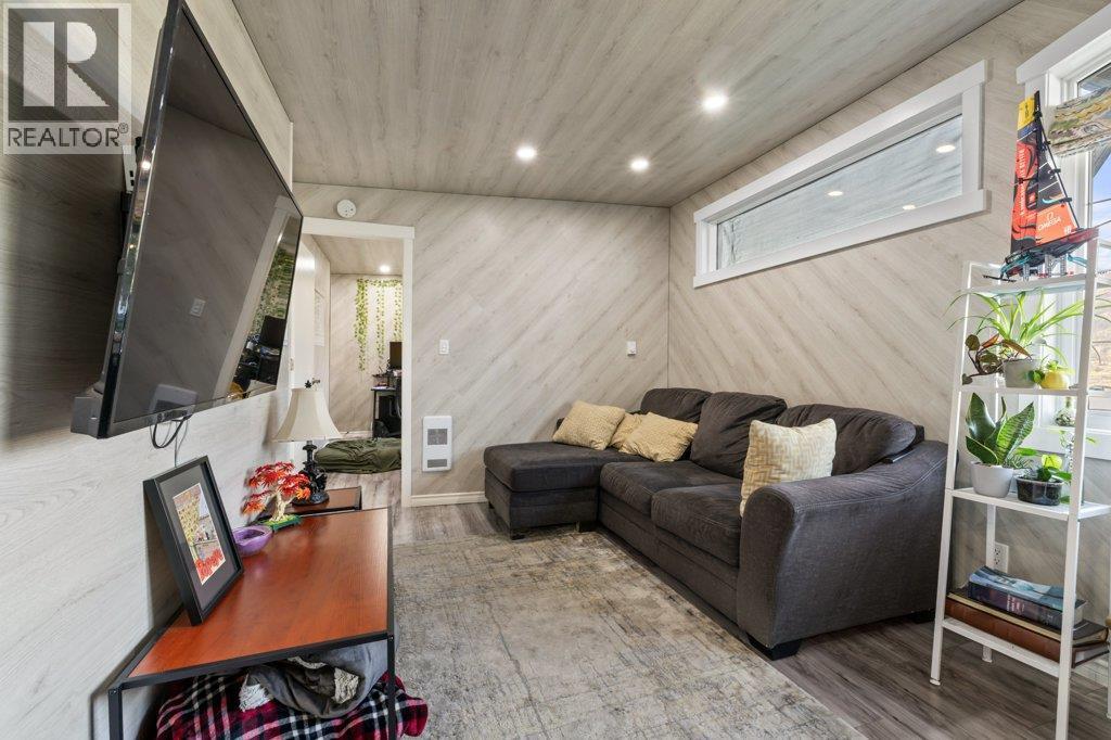 2245 Bennett Road, Kelowna, BC - Indoor