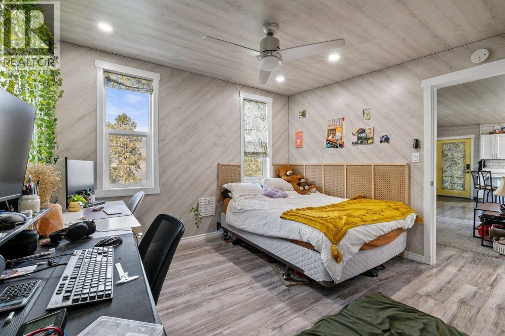 2245 Bennett Road, Kelowna, BC - Indoor Photo Showing Bedroom