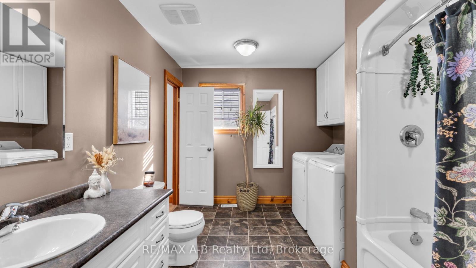 184 Henry Street, West Perth (Mitchell), ON - Indoor Photo Showing Bathroom