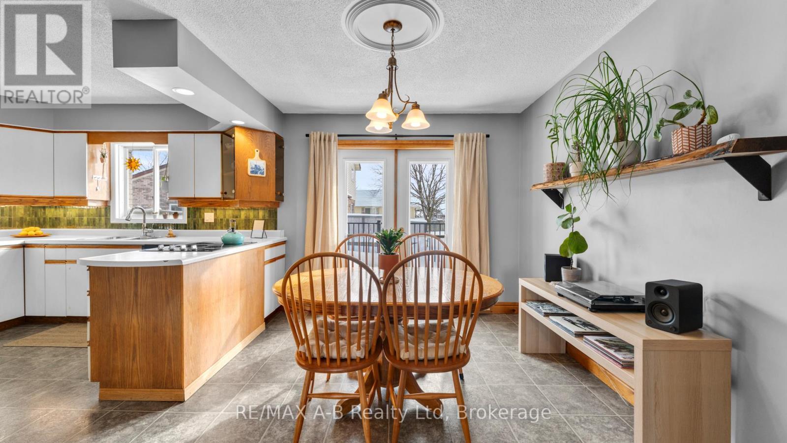 184 Henry Street, West Perth (Mitchell), ON - Indoor