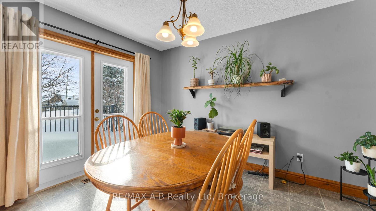 184 Henry Street, West Perth (Mitchell), ON - Indoor Photo Showing Dining Room