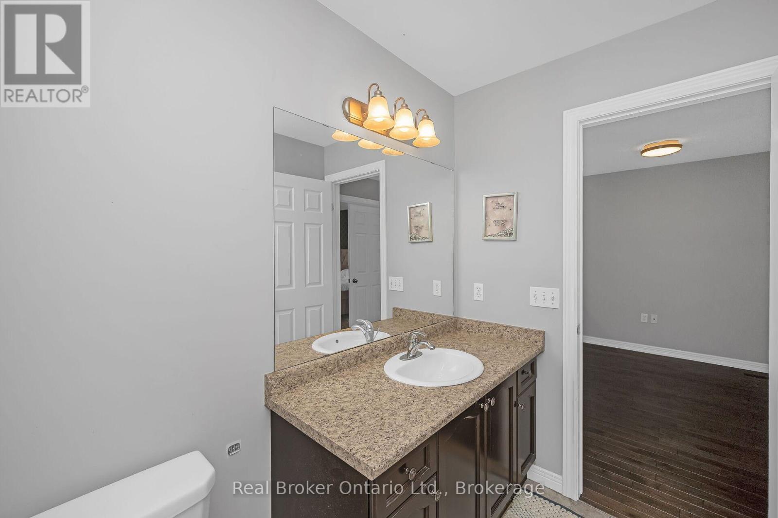 23 Bellflower Boulevard, Hamilton, ON - Indoor Photo Showing Bathroom