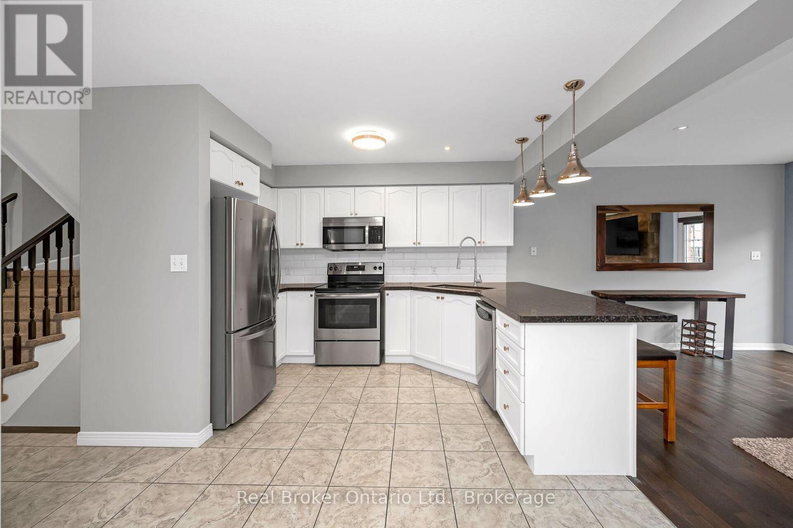 23 Bellflower Boulevard, Hamilton, ON - Indoor Photo Showing Kitchen With Stainless Steel Kitchen